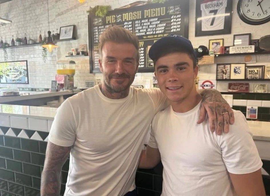 曼联热身赛首战大名单曝光，两新援首秀五鼠落选！一人缺席将被出租